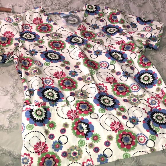 Top Scrub - Picture 2 of 5